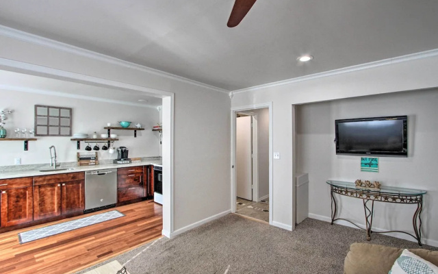 photo 5 of Convenient Burien Getaway: 12 Mi to Dtwn Sea!