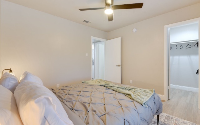 photo 2 of 6 Mi to At&t Stadium: Grand Prairie Apt w/ Balcony