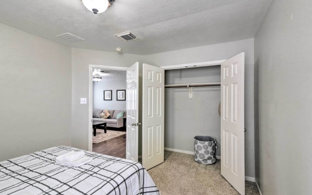photo 2 of Spacious & Central Katy Retreat: 27 Mi to Houston!