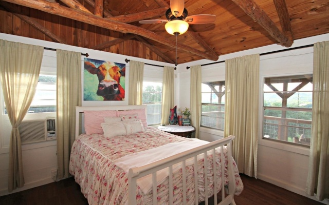 photo 4 of Coolview Cabin by RedAwning