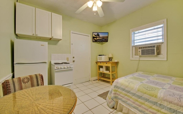 photo 2 of The Coral House Motel