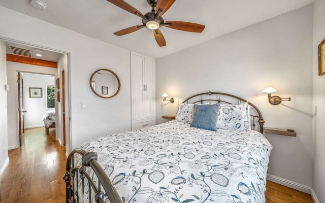 photo 2 of Charming 2 BDR Seaside Cottage 5 Min to Beach!