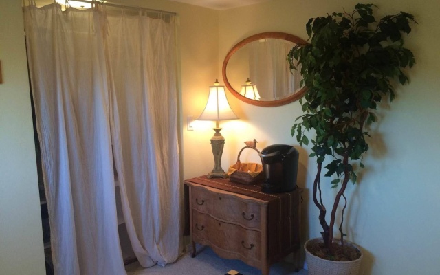 photo 2 of Cottage Lake Bed and Breakfast
