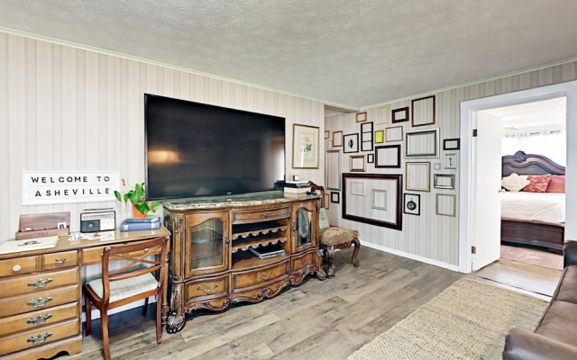 photo 2 of Country Compound - 2 Separates - 6 Br Home