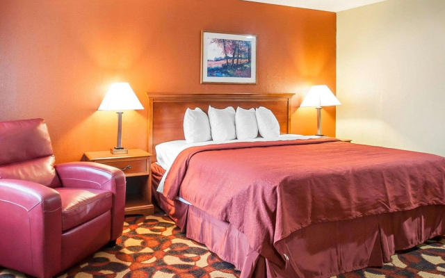 photo 3 of Quality Inn & Suites Kansas City I-435N Near Sports Complex