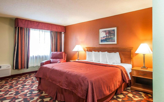 photo 4 of Quality Inn & Suites Kansas City I-435N Near Sports Complex