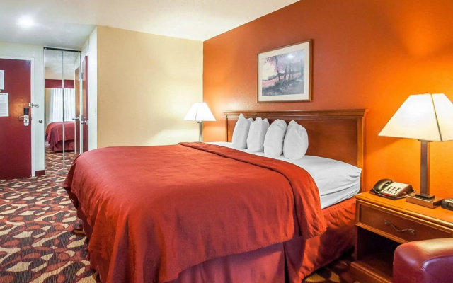 photo 5 of Quality Inn & Suites Kansas City I-435N Near Sports Complex