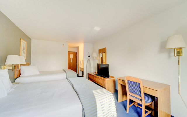 photo 3 of Capital O Amerihost Inn and Suites Fulton Hwy 54 MO