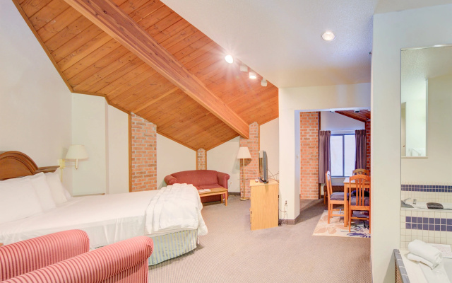 photo 5 of Capital O Amerihost Inn and Suites Fulton Hwy 54 MO