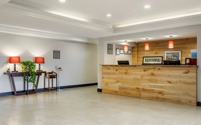photo 2 of Country Inn & Suites by Radisson, Atlanta Downtown