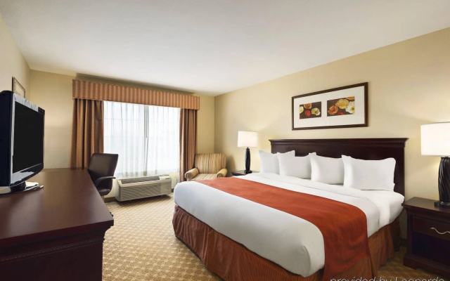 photo 4 of Country Inn & Suites by Radisson, Clinton, IA