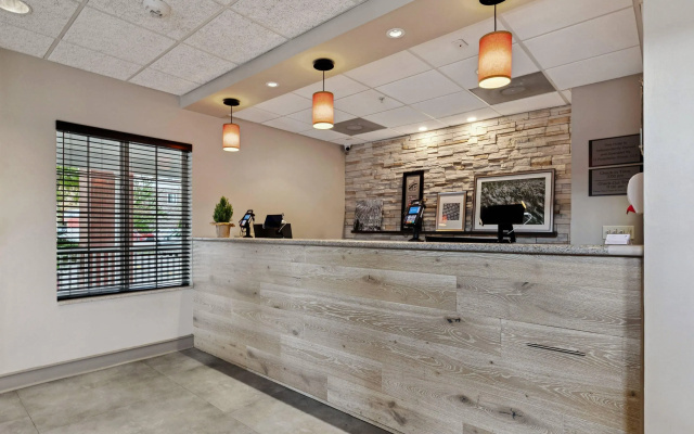 photo 2 of Country Inn & Suites by Radisson, Covington, LA