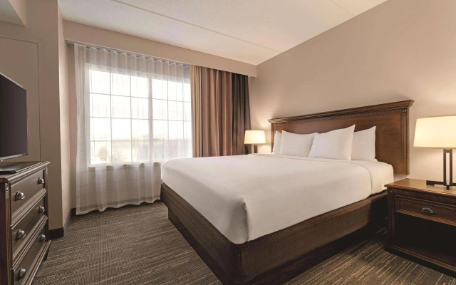 photo 4 of Country Inn & Suites by Radisson, Grand Rapids East, MI