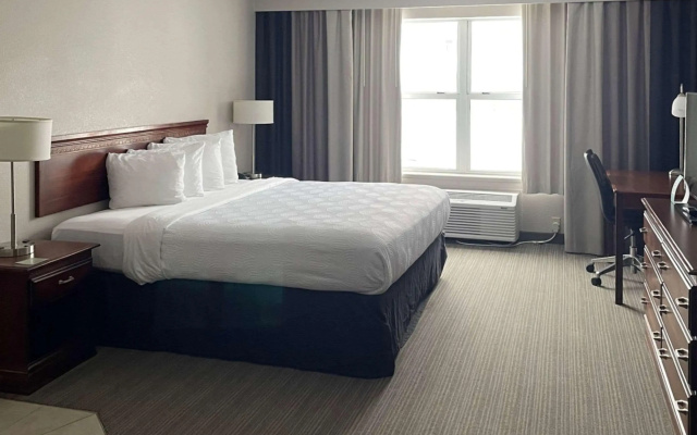 photo 2 of Country Inn & Suites by Radisson, Houghton, MI