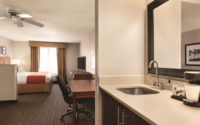 photo 3 of Country Inn & Suites by Radisson, Lawrenceville near Northside Hospital Gwinnett
