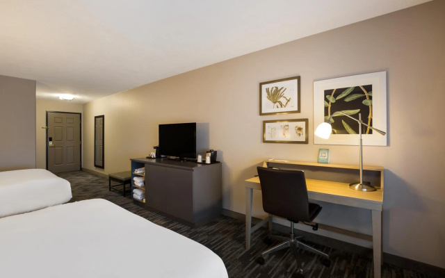 photo 3 of Country Inn & Suites by Radisson, Marion, IL