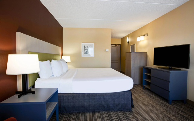 photo 5 of Comfort Inn & Suites St. Paul Northeast