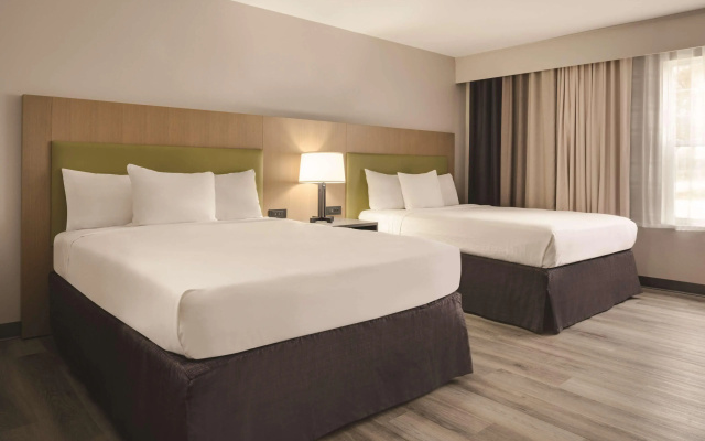 photo 4 of Country Inn & Suites by Radisson, Waterloo, IA