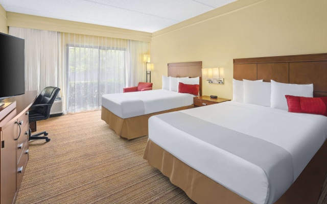 photo 4 of Super 8 by Wyndham Dallas Love Field Airport