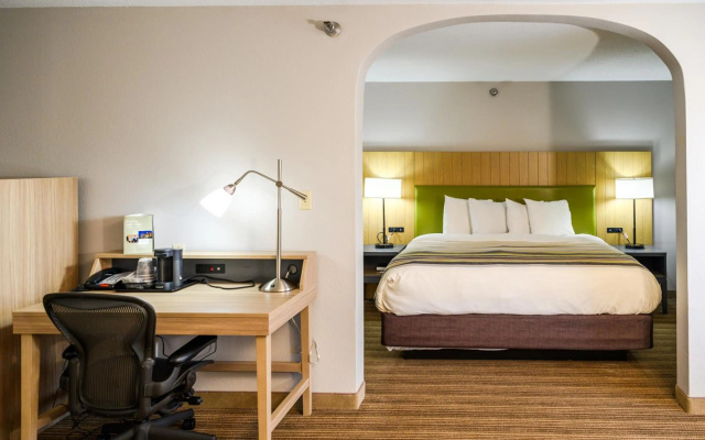 photo 2 of Country Inn & Suites by Radisson, Greenfield, IN