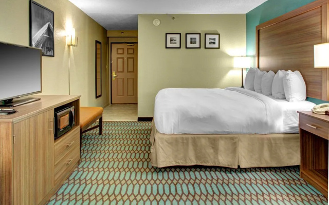 photo 4 of Country Inn & Suites By Radisson Asheville Downtown Tunnel Road