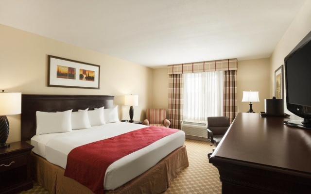 photo 4 of Country Inn And Suites, Milwaukee West