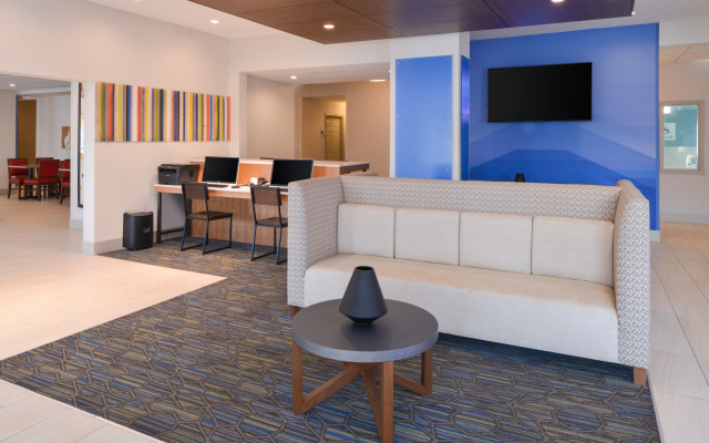 photo 3 of Holiday Inn Express & Suites Omaha - 120th and Maple by IHG