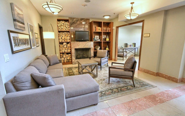 photo 2 of Country Inn & Suites by Radisson, Dearborn, MI