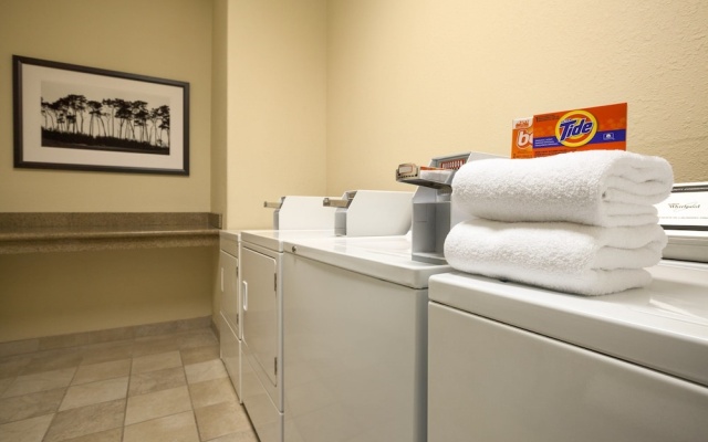 photo 3 of Country Inn & Suites by Radisson, Clinton, IA