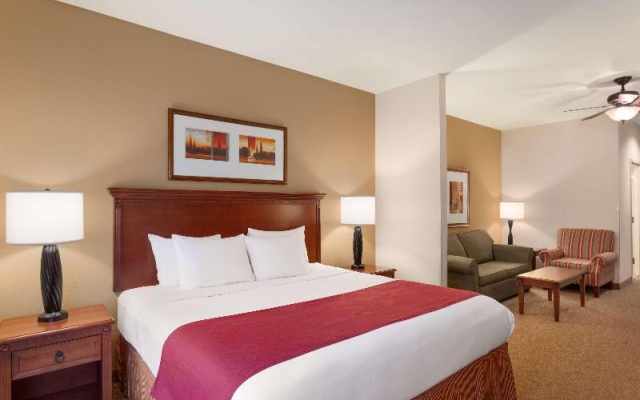 photo 4 of Country Inn & Suites Harrisburg@ Union Deposit Rd.