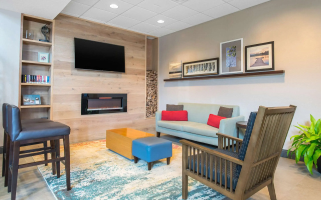 photo 2 of Country Inn & Suites by Radisson, Port Canaveral, FL