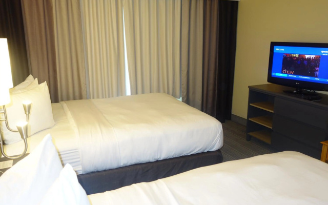photo 3 of Country Inn & Suites by Radisson, Burlington (Elon), NC