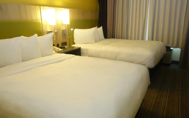 photo 4 of Country Inn & Suites by Radisson, Burlington (Elon), NC