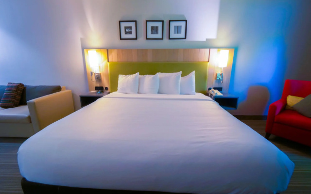 photo 5 of Country Inn & Suites by Radisson, Burlington (Elon), NC