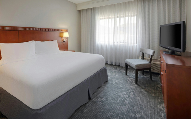 photo 4 of Courtyard by Marriott Addison Midway