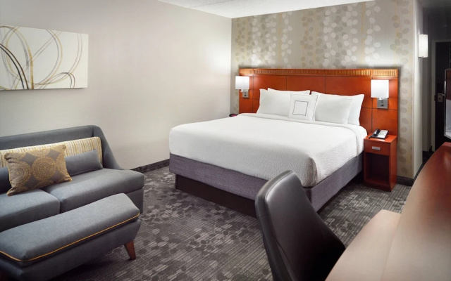 photo 4 of Courtyard by Marriott Atlanta Airport South/Sullivan Road