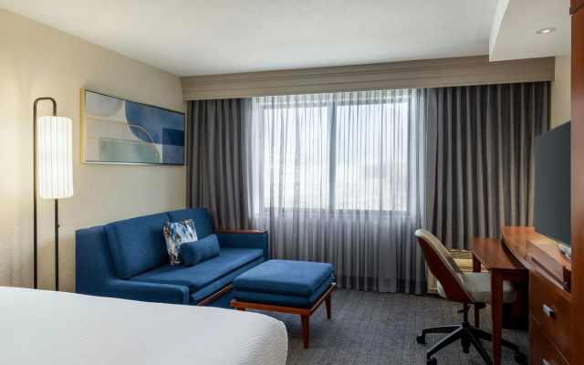 photo 4 of Courtyard by Marriott Burlington Mt. Holly Westampton