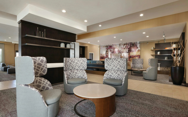 photo 2 of Courtyard by Marriott Charlotte Airport North