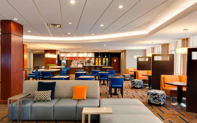 photo 2 of Courtyard by Marriott Chicago Schaumburg/Woodfield Mall