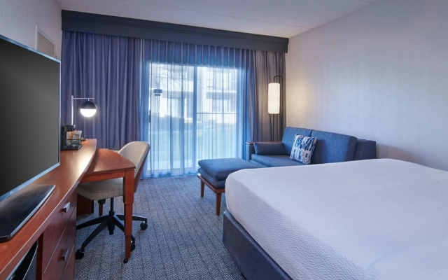 photo 4 of Courtyard by Marriott Detroit Metropolitan Airport Romulus
