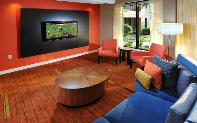 photo 4 of Courtyard by Marriott Houston Hobby Airport