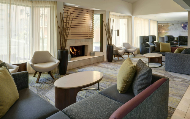 photo 2 of Courtyard by Marriott Indianapolis Airport