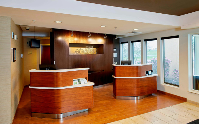 photo 2 of Courtyard by Marriott Lansing