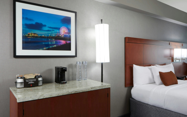 photo 4 of Courtyard by Marriott Los Angeles LAX/Century Boulevard