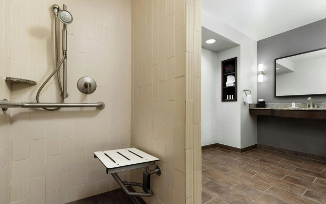 photo 3 of Courtyard by Marriott Los Angeles Woodland Hills