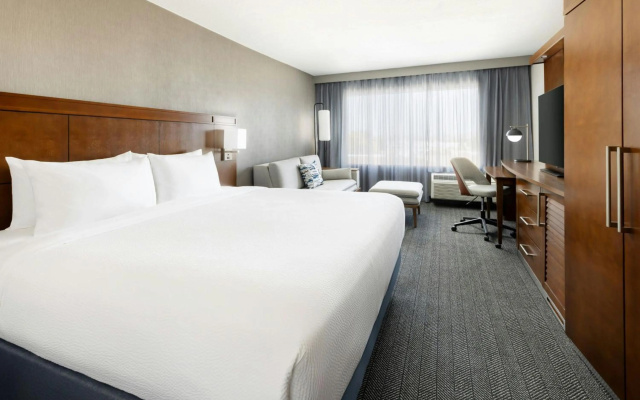 photo 4 of Courtyard by Marriott Los Angeles Woodland Hills