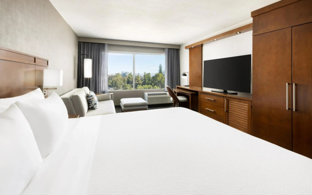 photo 5 of Courtyard by Marriott Los Angeles Woodland Hills