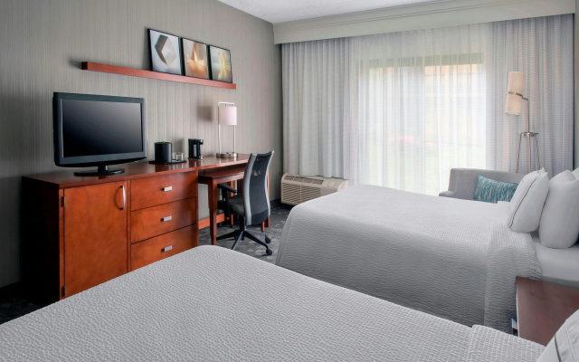 photo 4 of Courtyard by Marriott Newark Liberty International Airport