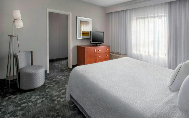 photo 5 of Courtyard by Marriott Newark Liberty International Airport