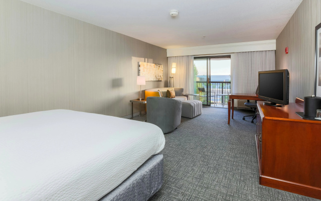 photo 3 of Courtyard by Marriott Roseville Galleria Mall/Creekside Ridge Drive